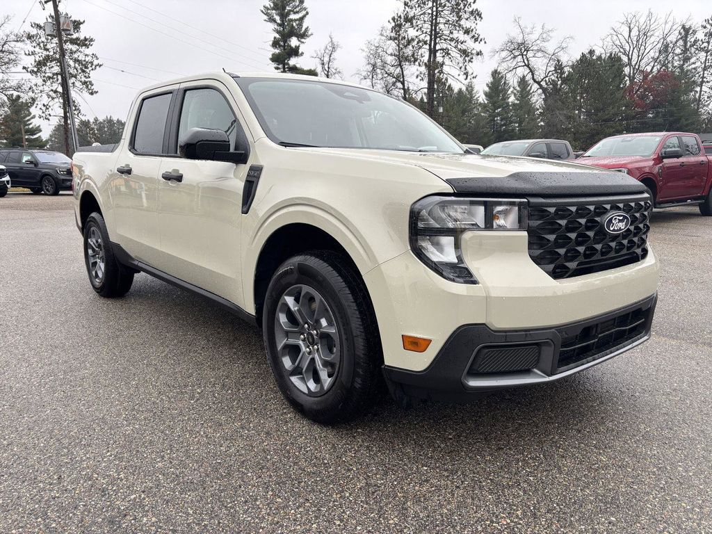 2025 Ford Maverick XLT's photo