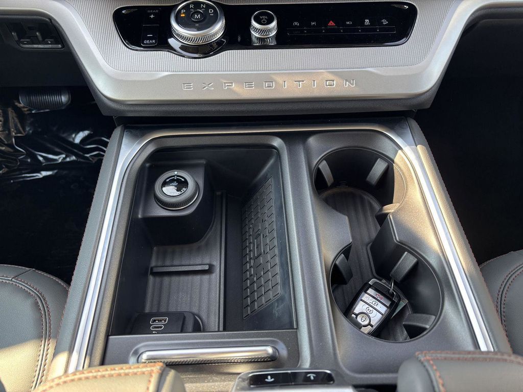 2025 Ford Expedition Active - Photo 23