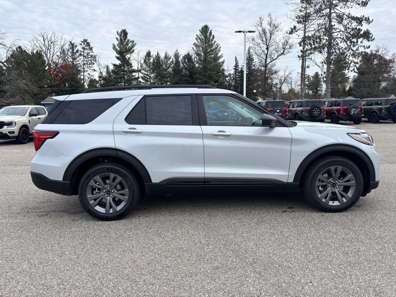 2026 Ford Explorer photo 2