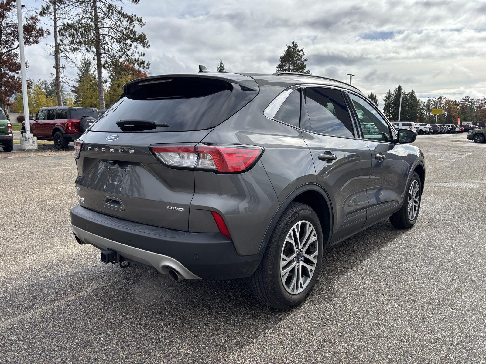 2022 Ford Escape SEL photo 3