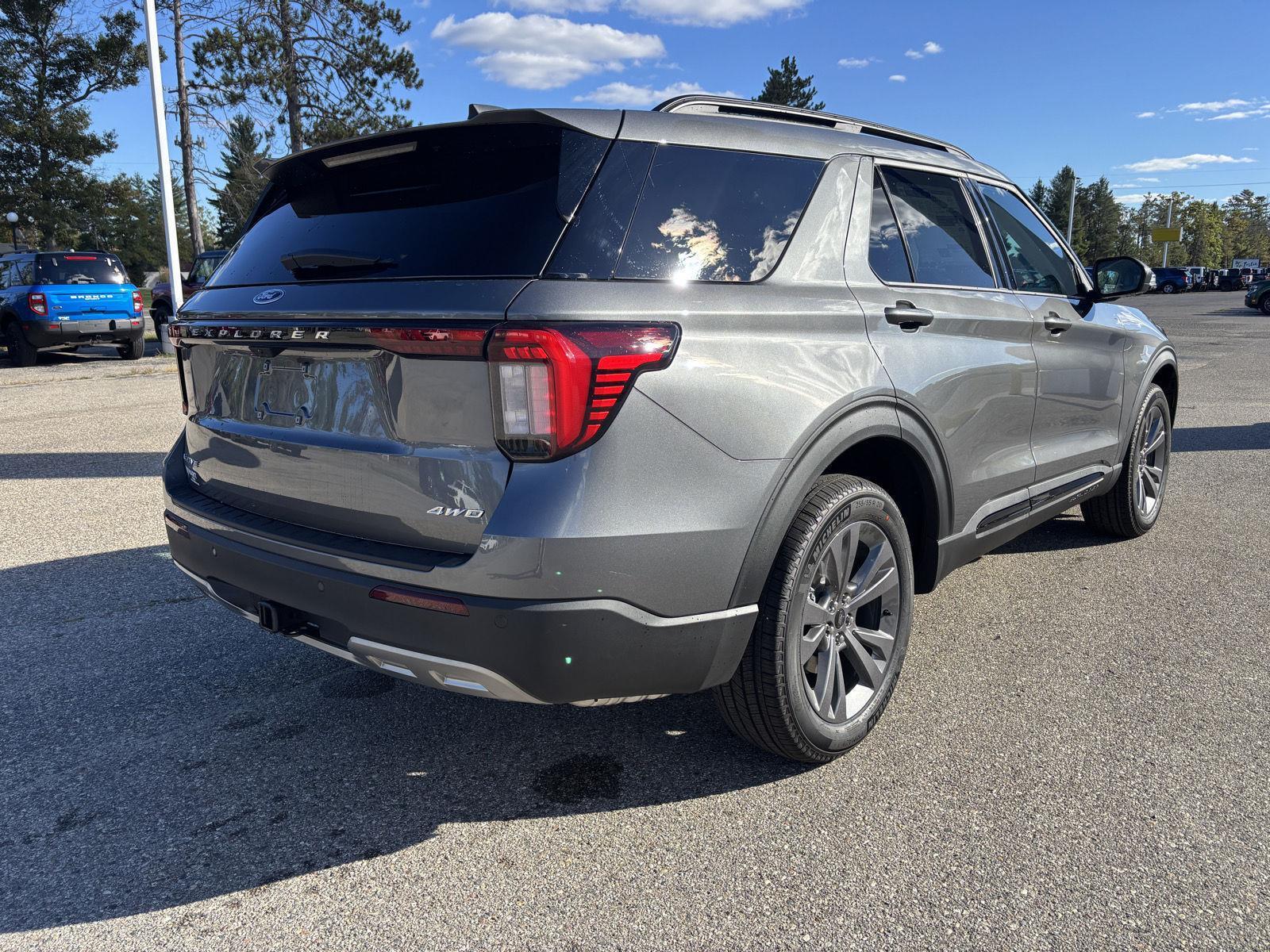 2026 Ford Explorer photo 2