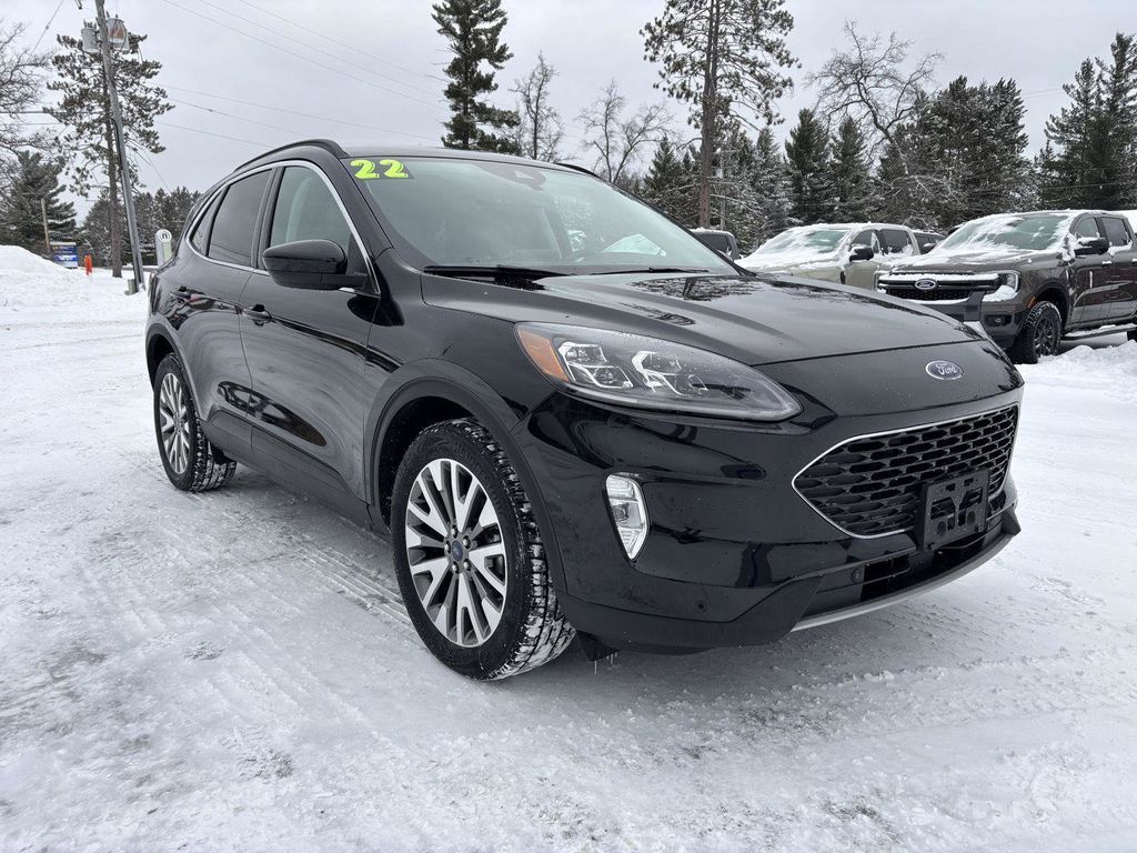 2022 Ford Escape Titanium's photo