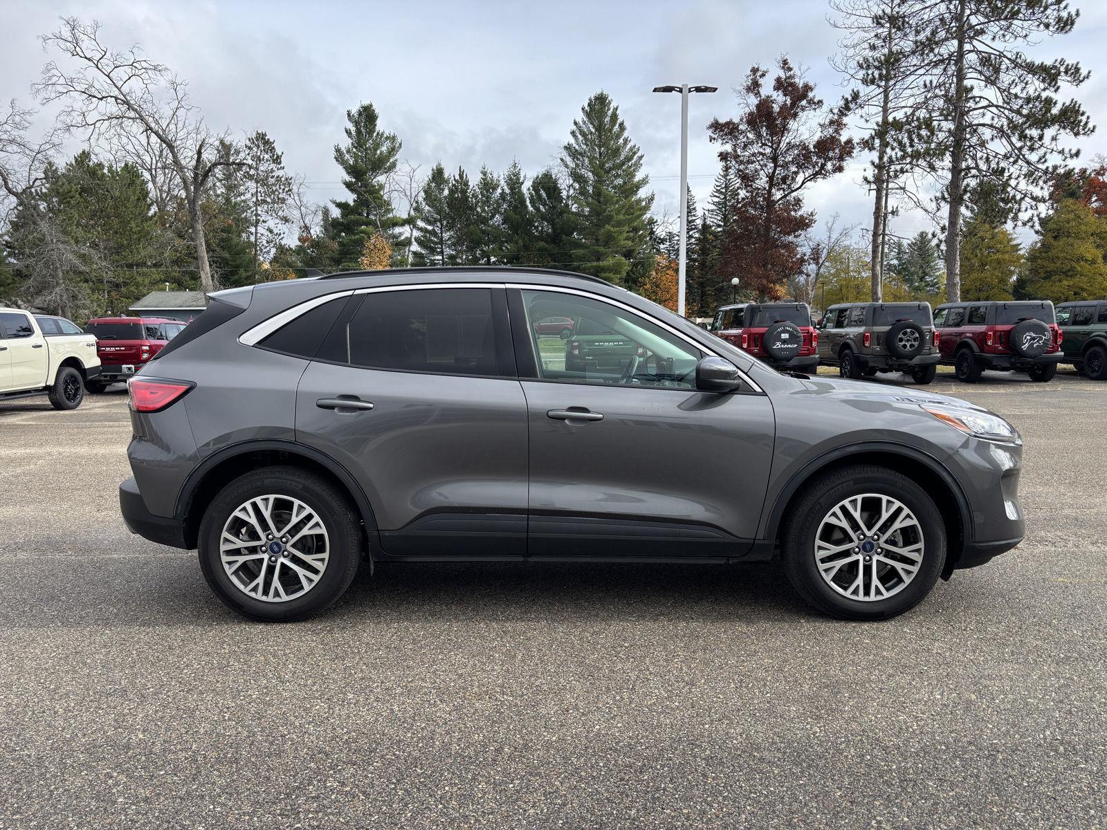 2022 Ford Escape SEL photo 2