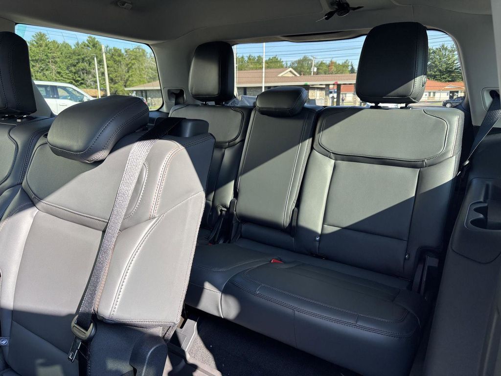 2025 Ford Expedition Active - Photo 16