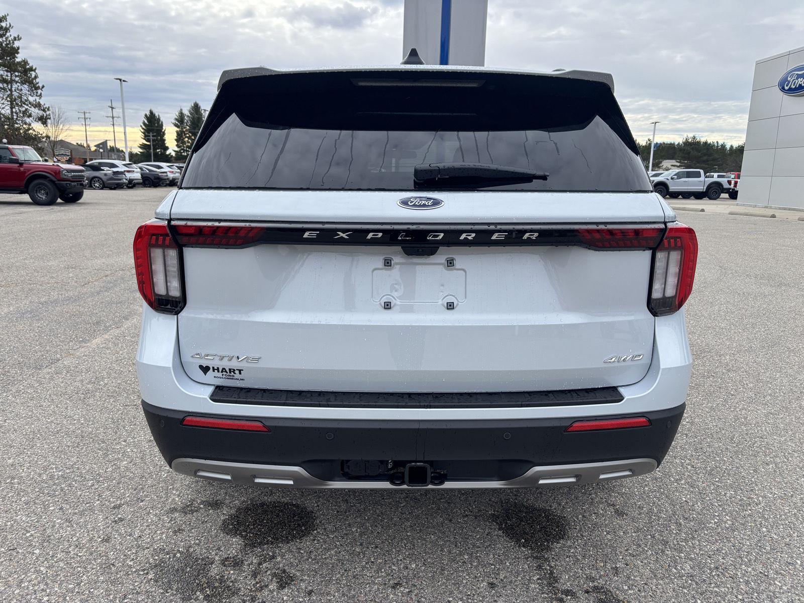 2026 Ford Explorer photo 4