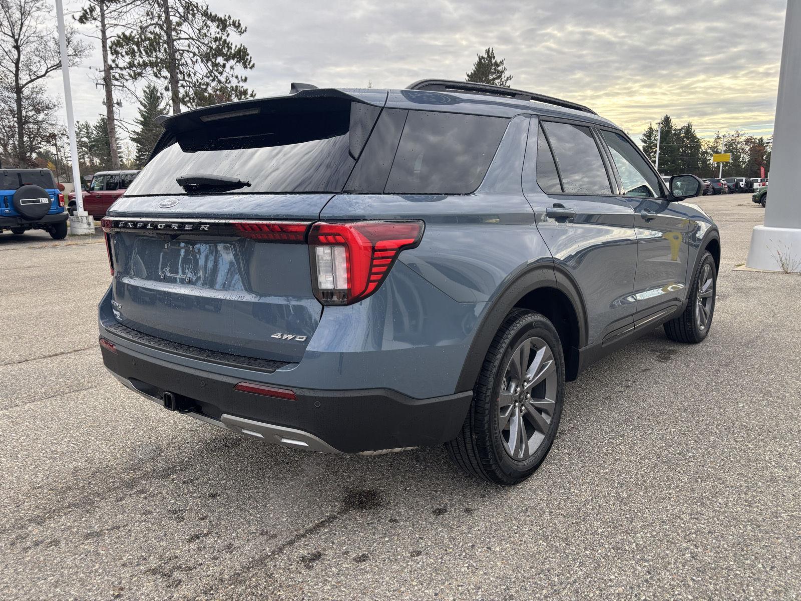 2026 Ford Explorer photo 2