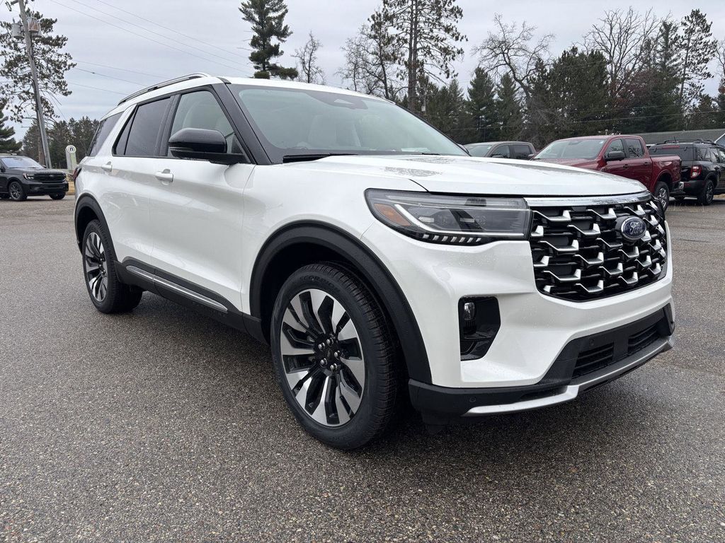 2026 Ford Explorer Platinum's photo