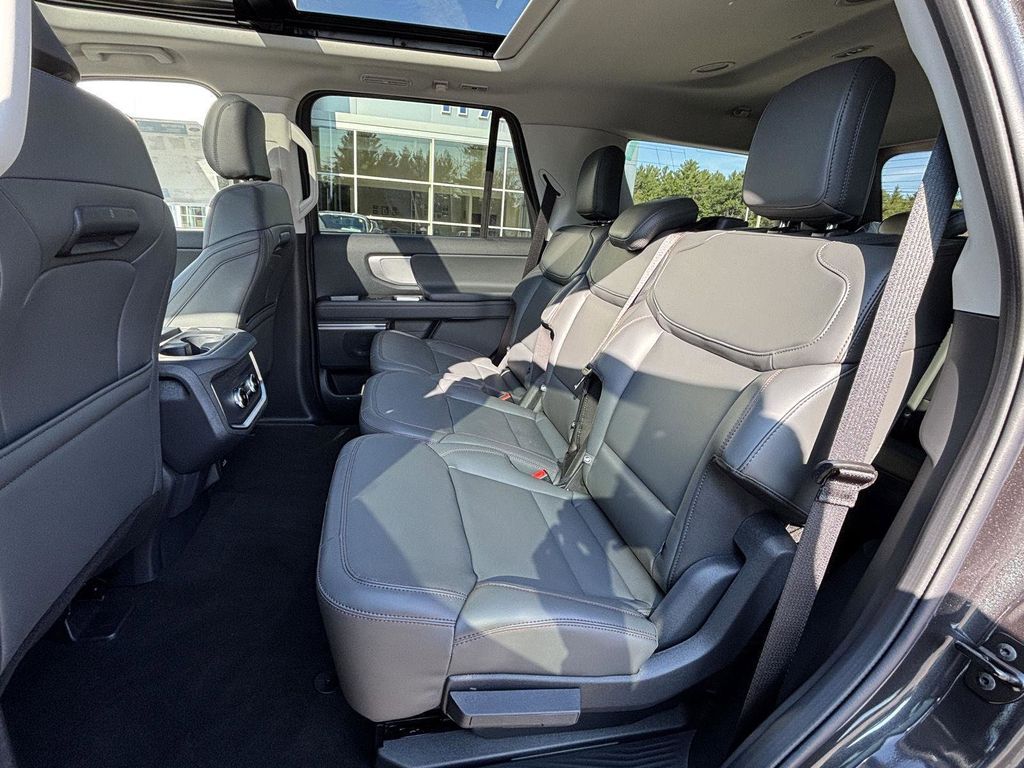 2025 Ford Expedition Active - Photo 15