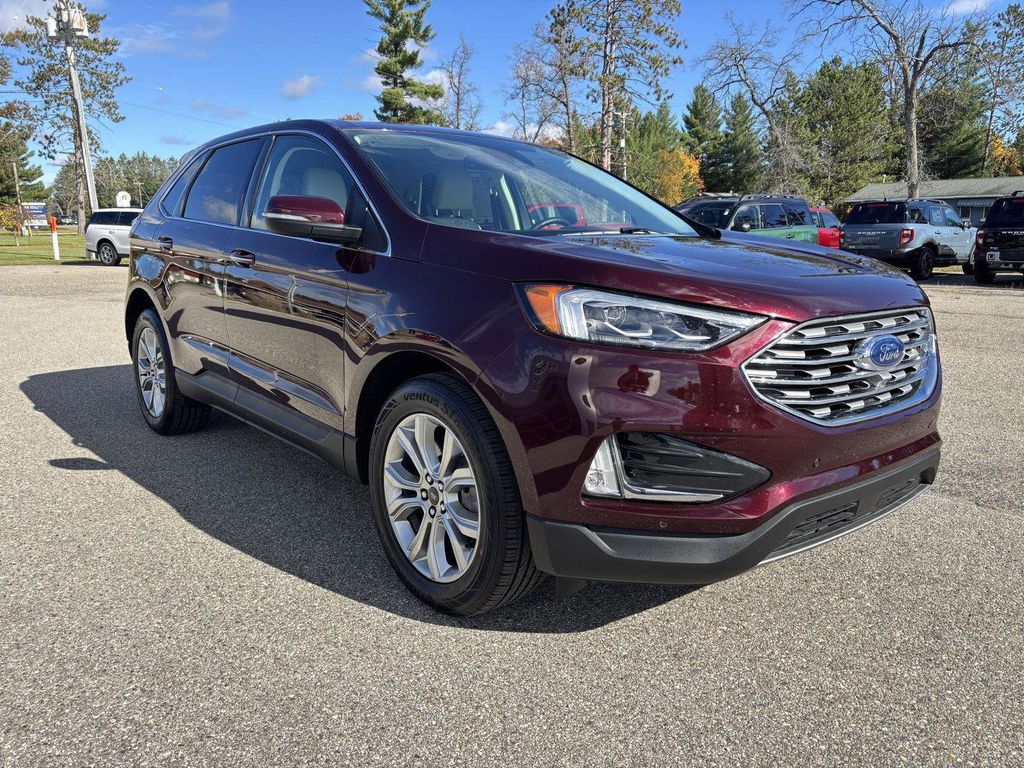 2024 Ford Edge Titanium's photo