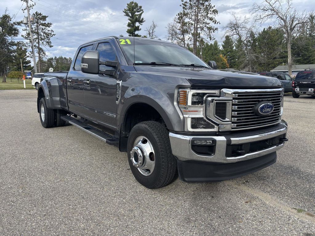 2021 Ford F-350 Super Duty Lariat's photo