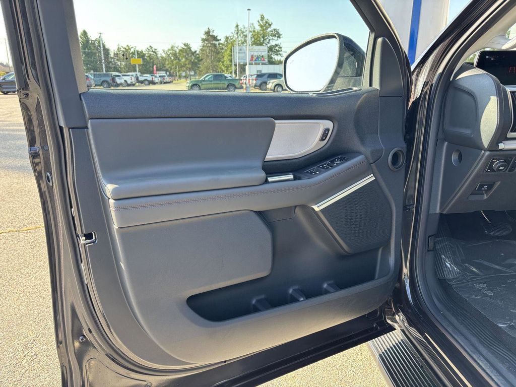 2025 Ford Expedition Active - Photo 18