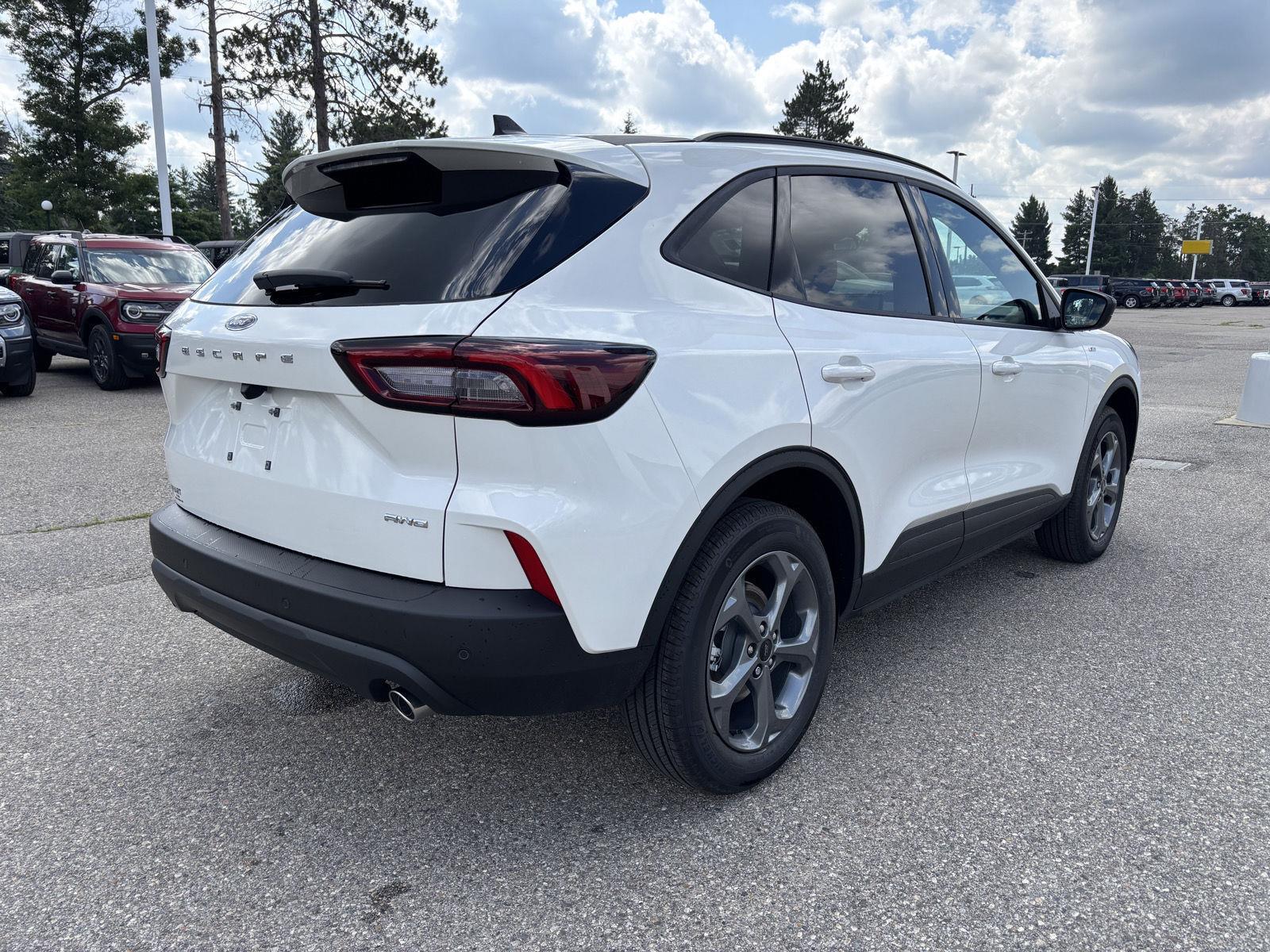 2025 Ford Escape ST-Line photo 3
