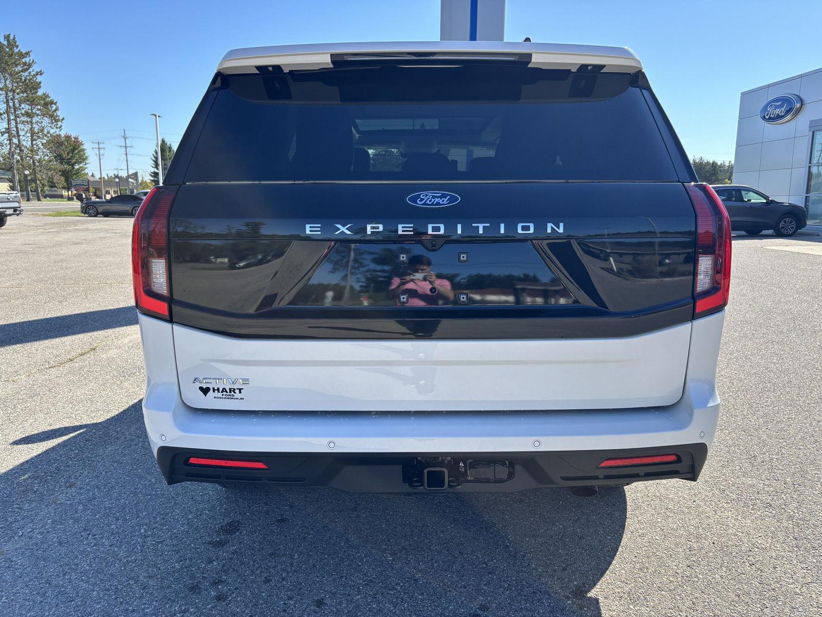 2025 Ford Expedition photo 3