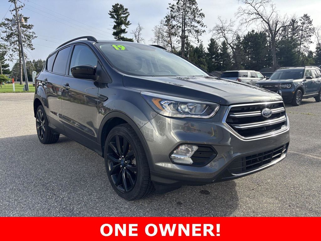 2019 Ford Escape SE's photo