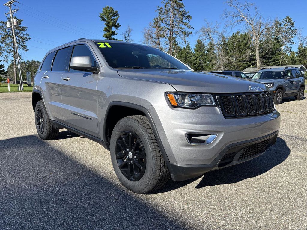 2021 Jeep Grand Cherokee Laredo E's photo