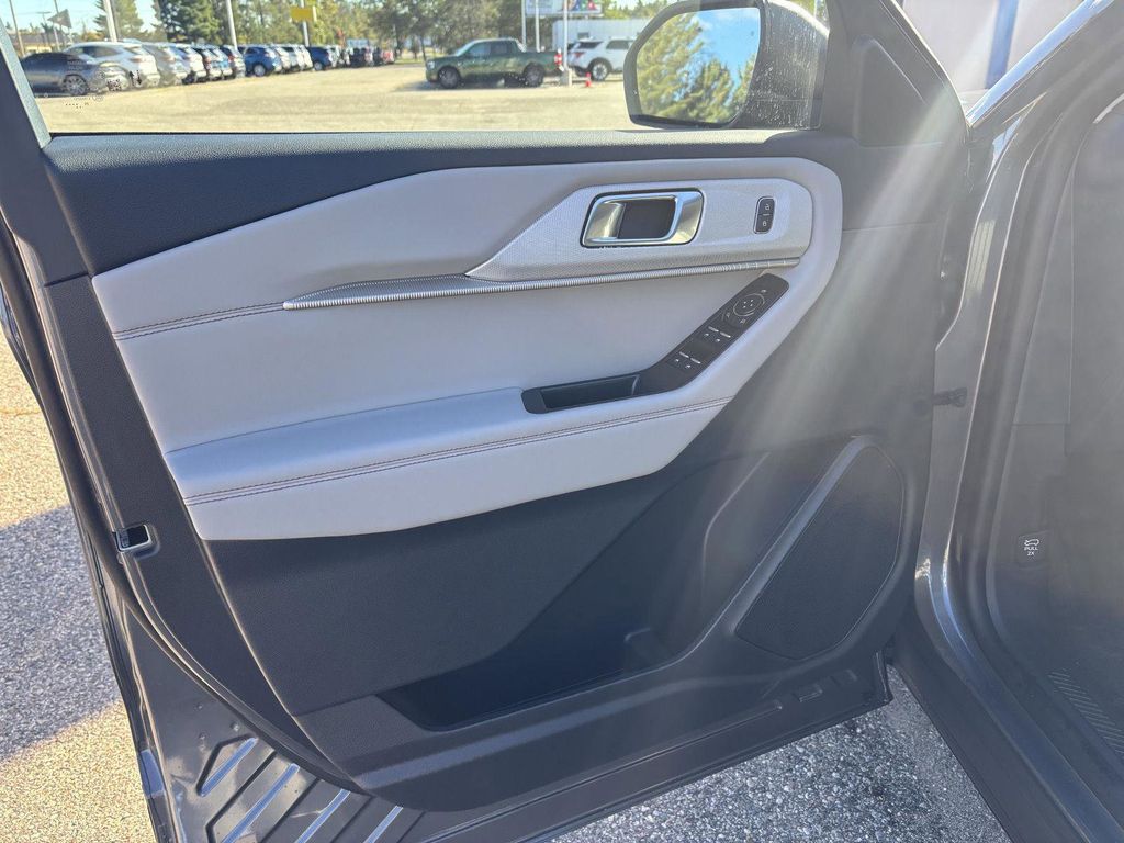 2026 Ford Explorer Active - Photo 18