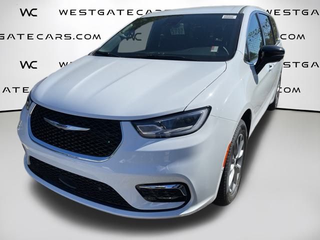 2026 Chrysler Pacifica Select's photo