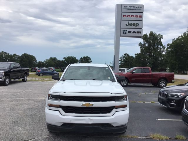 2018 Chevrolet Silverado 1500 Custom photo 2