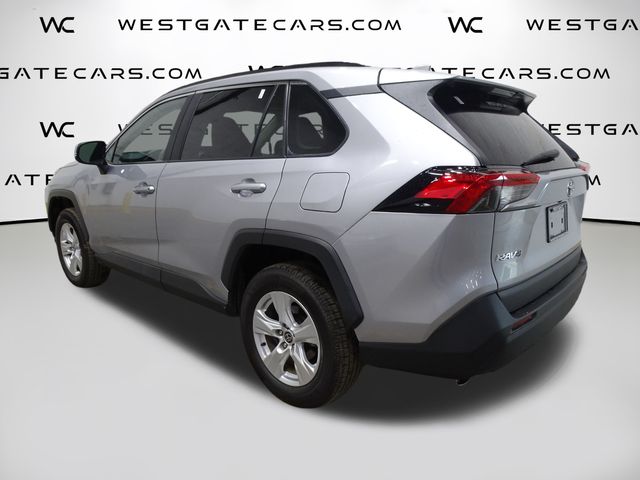 2021 Toyota RAV4 XLE photo 2