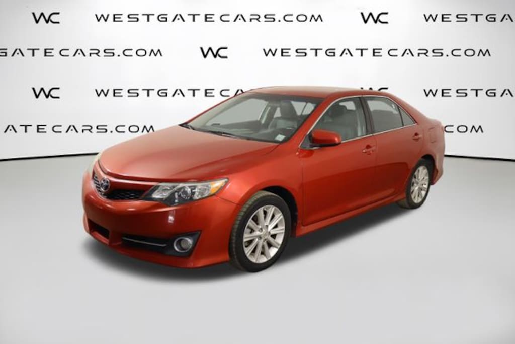 Used 2014 Toyota Camry SE Sedan