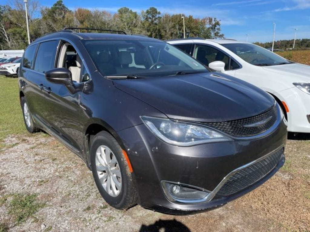 Used 2017 Chrysler Pacifica Touring-L Van