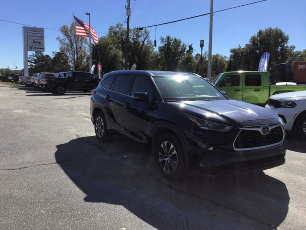 Used 2021 Toyota Highlander XLE SUV