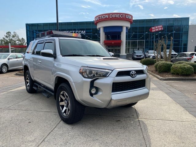 2019 Toyota 4Runner TRD photo 2