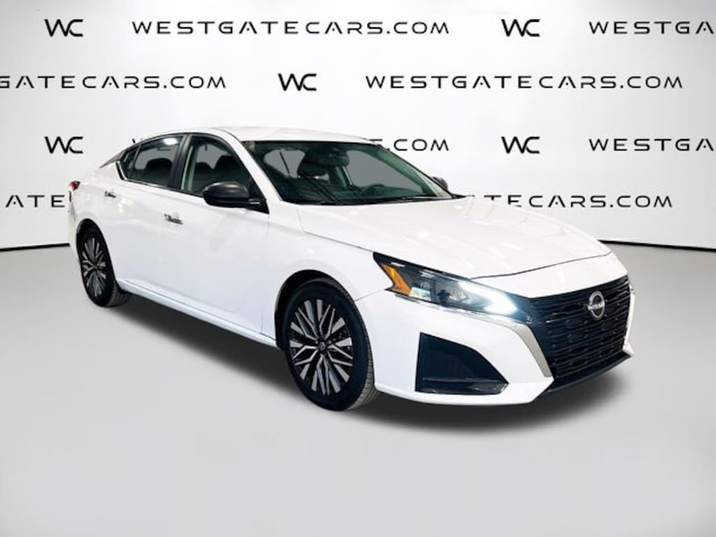 Used 2024 Nissan Altima 2.5 SV Sedan