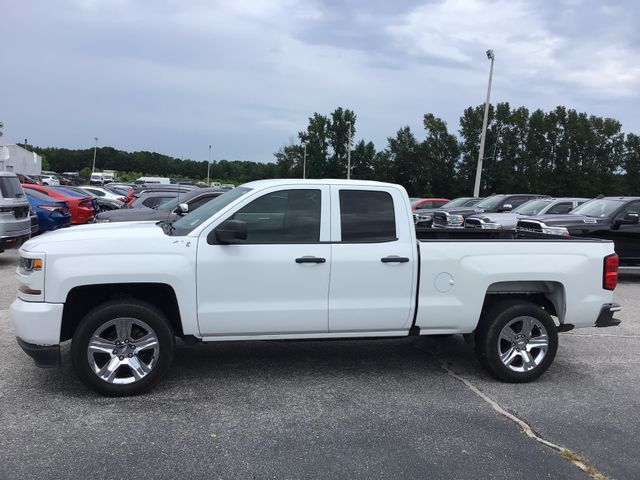 2018 Chevrolet Silverado 1500 Custom photo 3