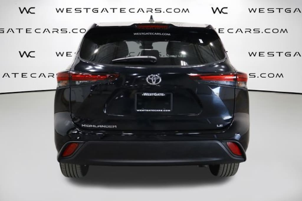 Used 2024 Toyota Highlander LE SUV