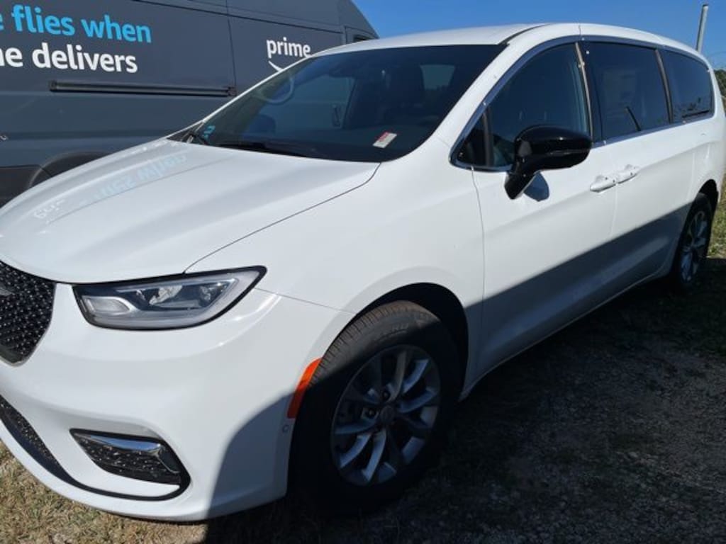 New 2026 Chrysler Pacifica SELECT AWD Passenger Van