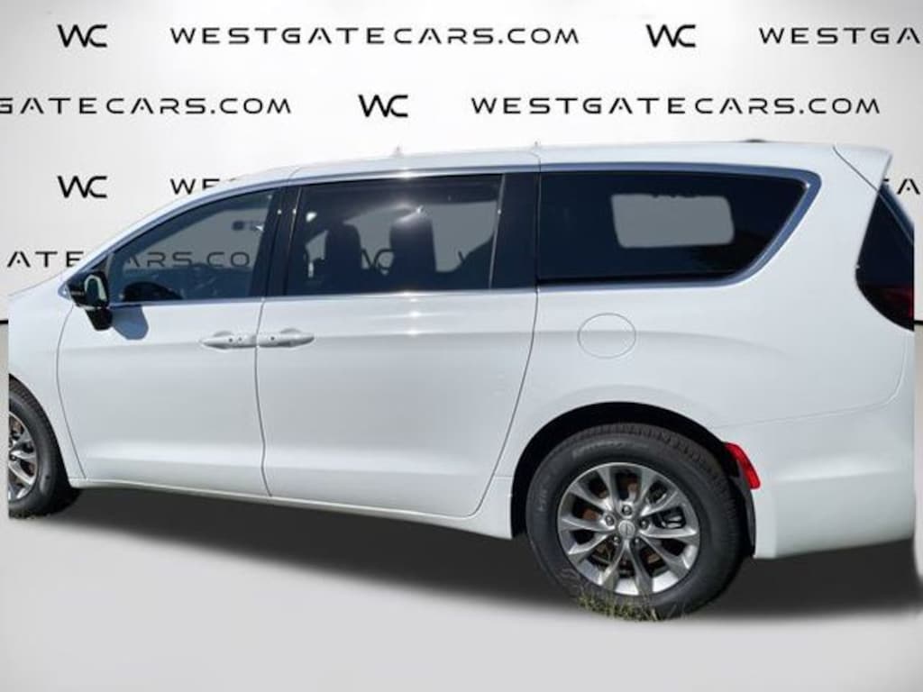New 2026 Chrysler Pacifica SELECT AWD Passenger Van