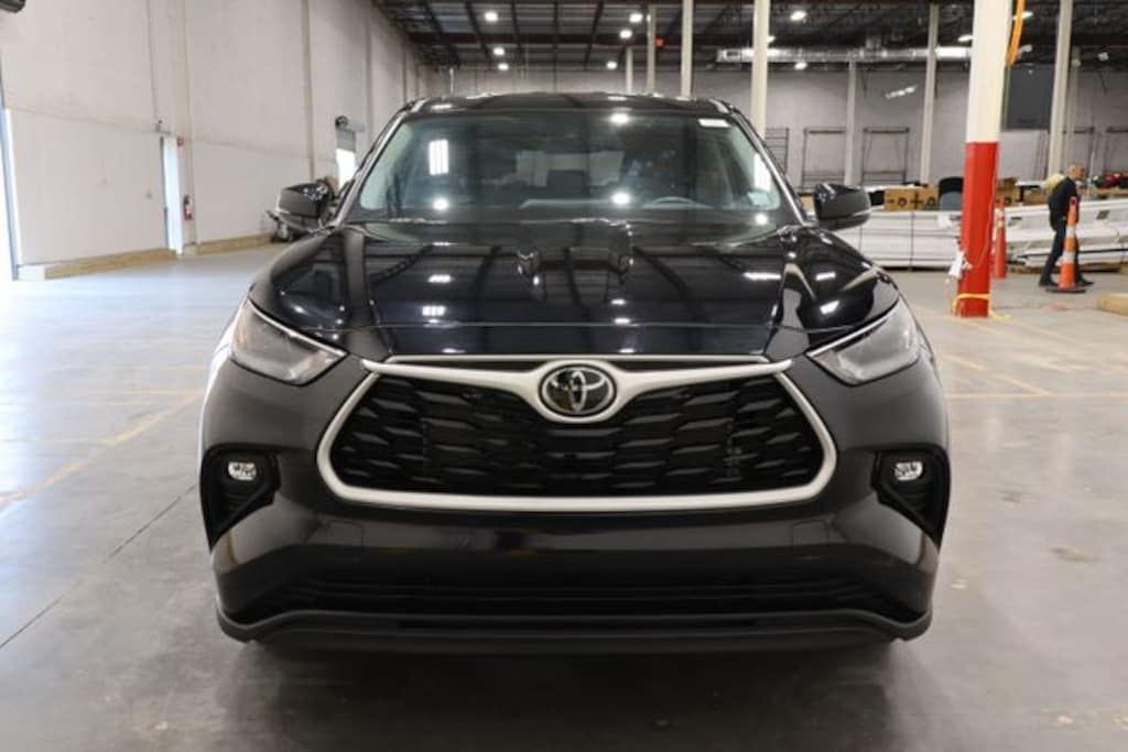 Used 2024 Toyota Highlander LE SUV