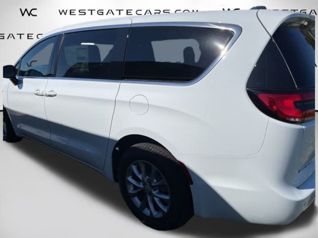 New 2026 Chrysler Pacifica SELECT AWD Passenger Van