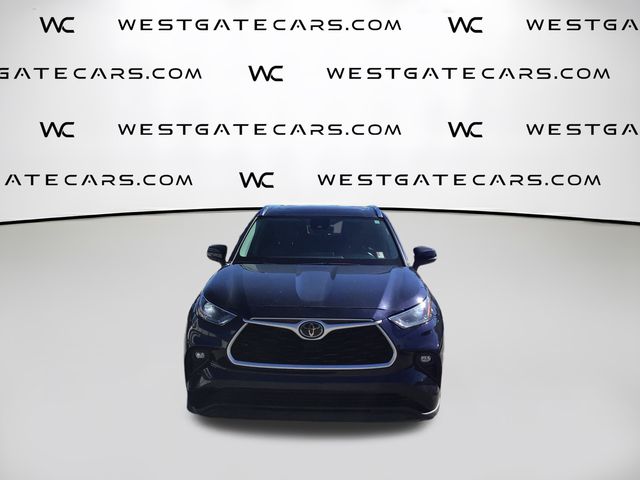 2021 Toyota Highlander XLE photo 3