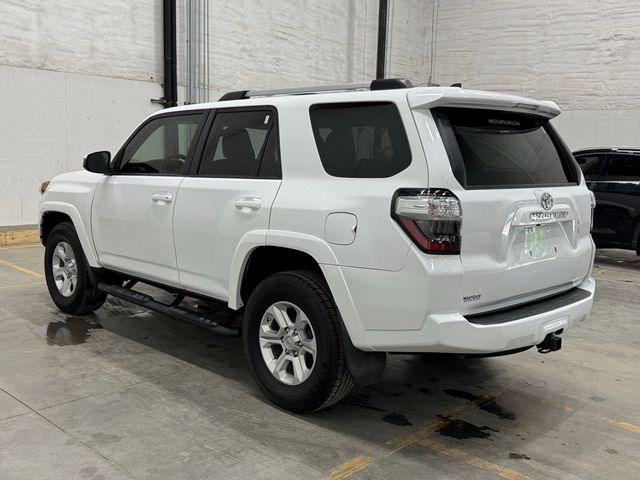 2019 Toyota 4Runner SR5 photo 3