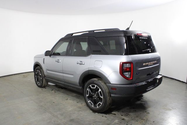 2021 Ford Bronco Sport Outer Banks photo 2