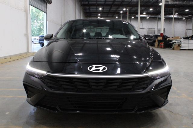 2024 Hyundai Elantra SEL photo 2