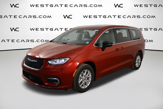 2025 Chrysler Pacifica Select's photo
