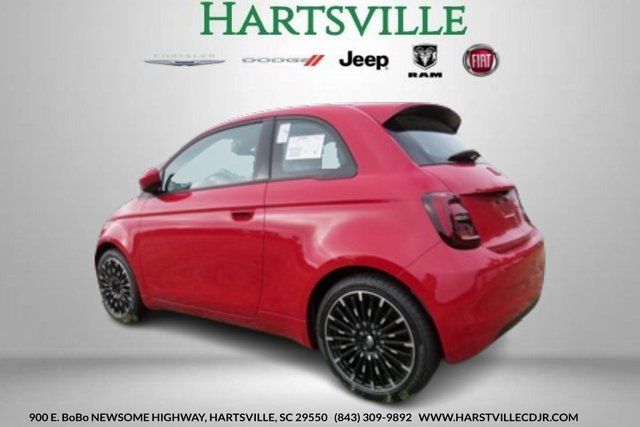 2024 Fiat 500e Red photo 4