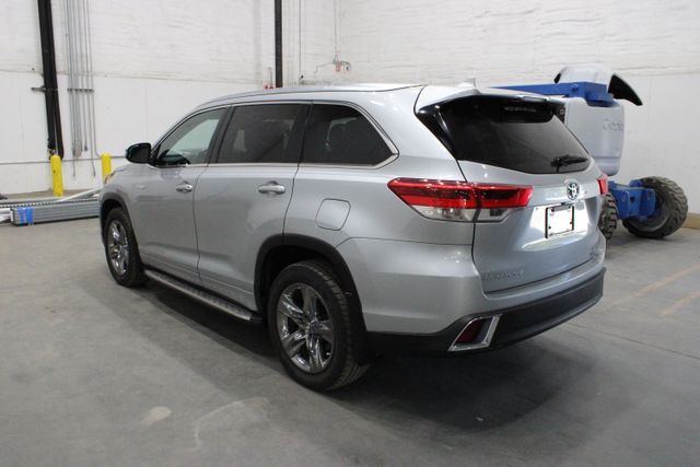 2017 Toyota Highlander Hybrid Limited Platinum photo 2