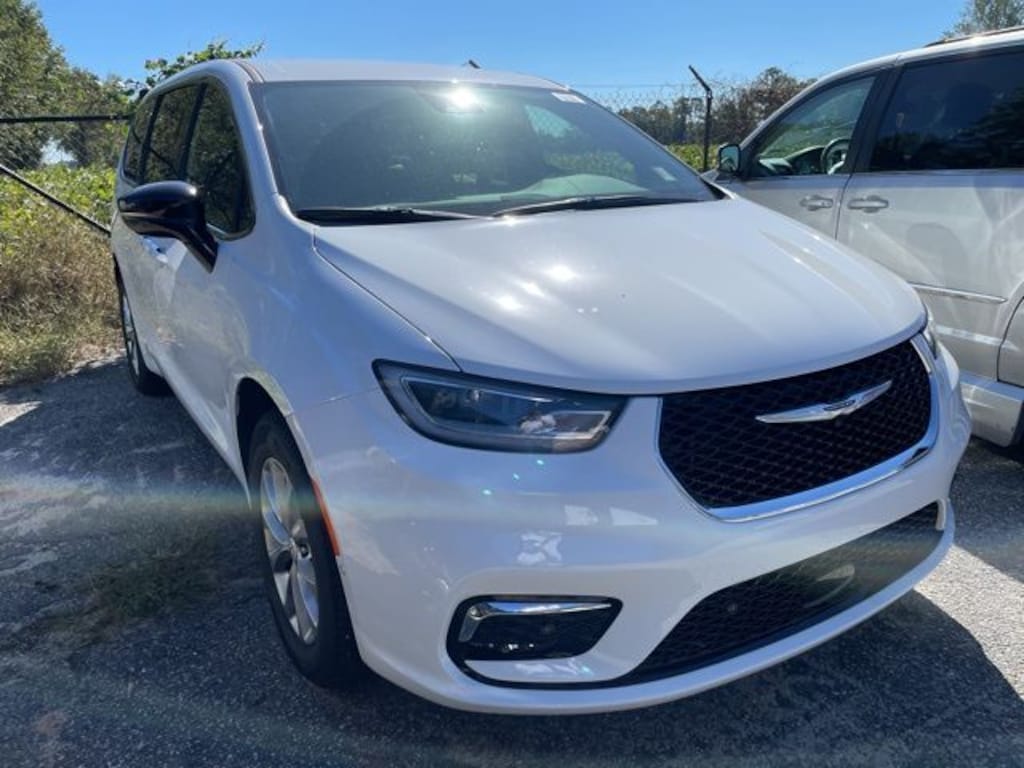 New 2026 Chrysler Pacifica SELECT AWD Passenger Van