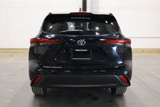 2024 Toyota Highlander LE photo 4
