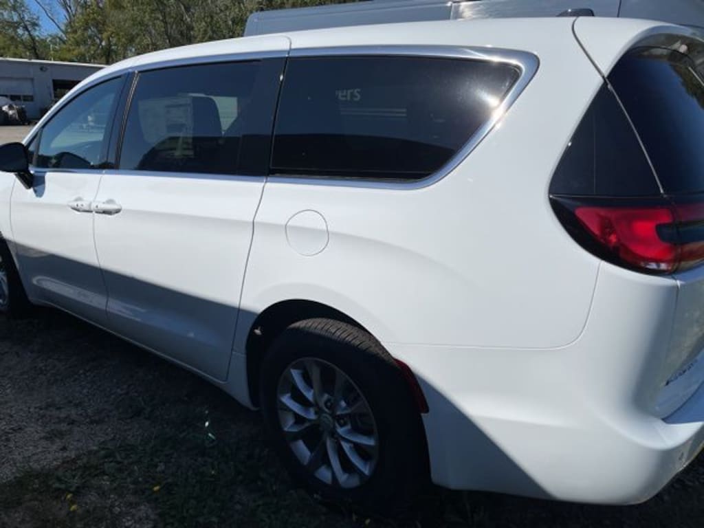 New 2026 Chrysler Pacifica SELECT AWD Passenger Van