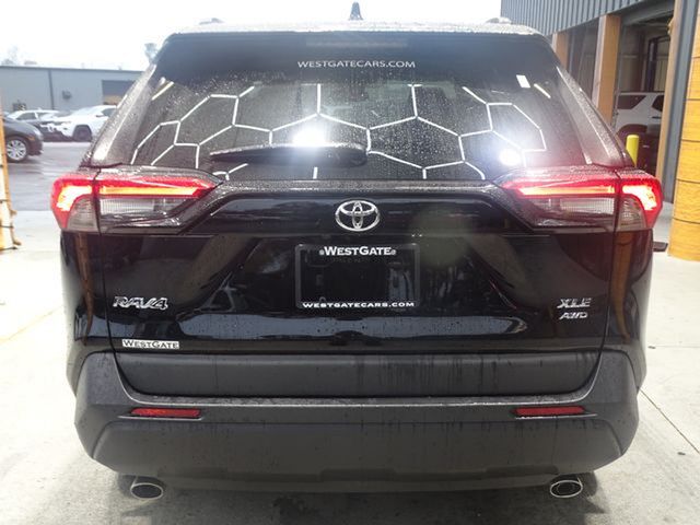 2021 Toyota RAV4 XLE photo 4