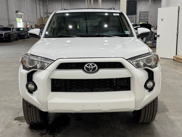 2019 Toyota 4Runner SR5 photo 2