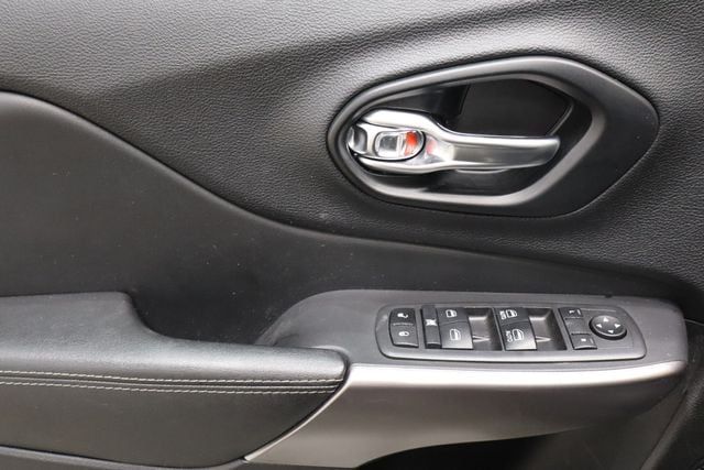 2021 Jeep Cherokee Latitude Lux - Photo 17