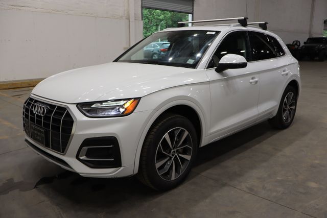 2021 Audi Q5 45 Premium photo 2