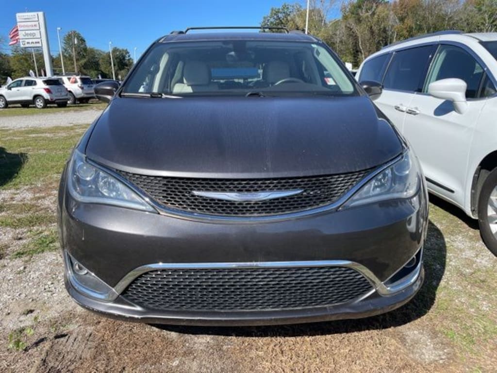 Used 2017 Chrysler Pacifica Touring-L Van