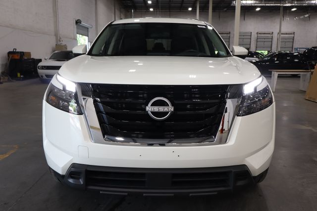 2024 Nissan Pathfinder SV photo 2
